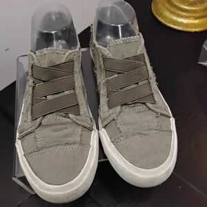 Women's Frayed Canvas Sneakers - Khaki